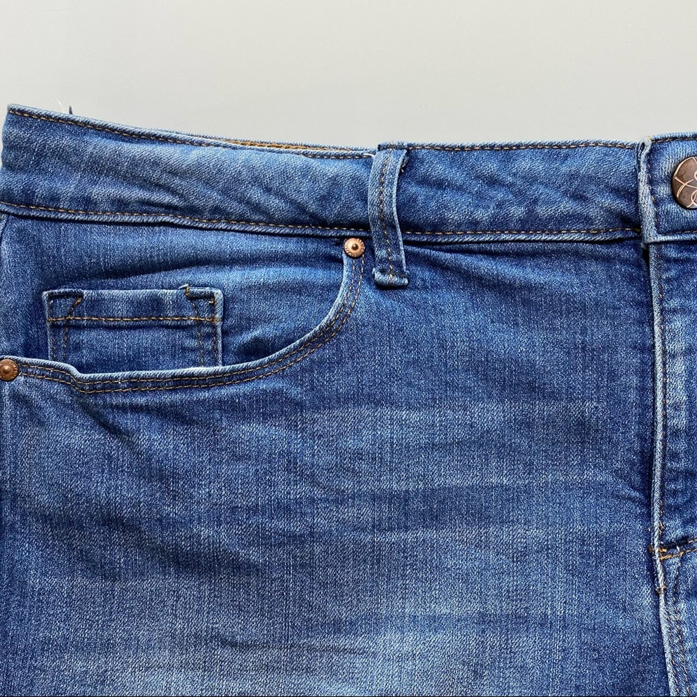 LAST CHANCE Jessica Simpson Rolled Cuff Washed Denim Skinny Jeans, 14/32 - Picture 4 of 11